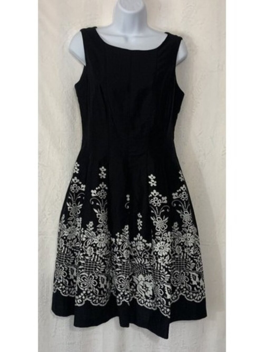 Leslie Fay Dress Women's Size 6 Black w/white floral 50's Style Flare Skirt